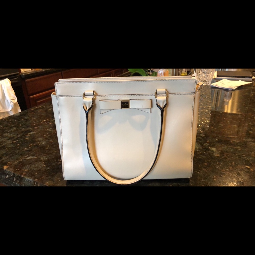 SOLD—-Classic Kate Spade purse